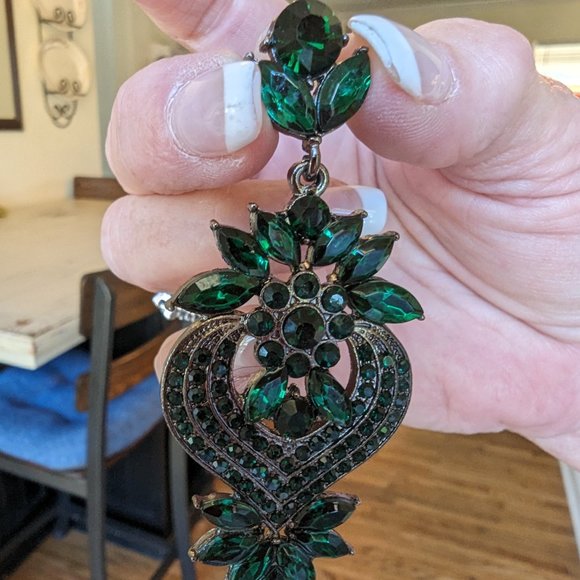 Chandelier Emerald Green Rhinestone Earrings - Picture 5 of 10